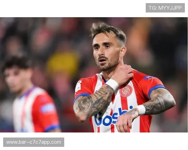 赫罗纳足球俱乐部球星风采：从新晋力量到赛场亮点的精彩表现