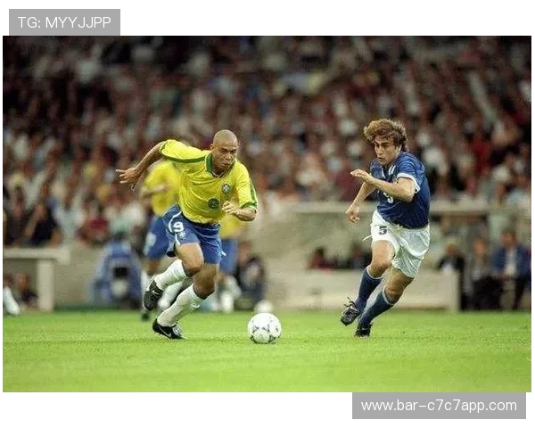 足球巨星风采集锦 专业球员形象宣传册设计解析